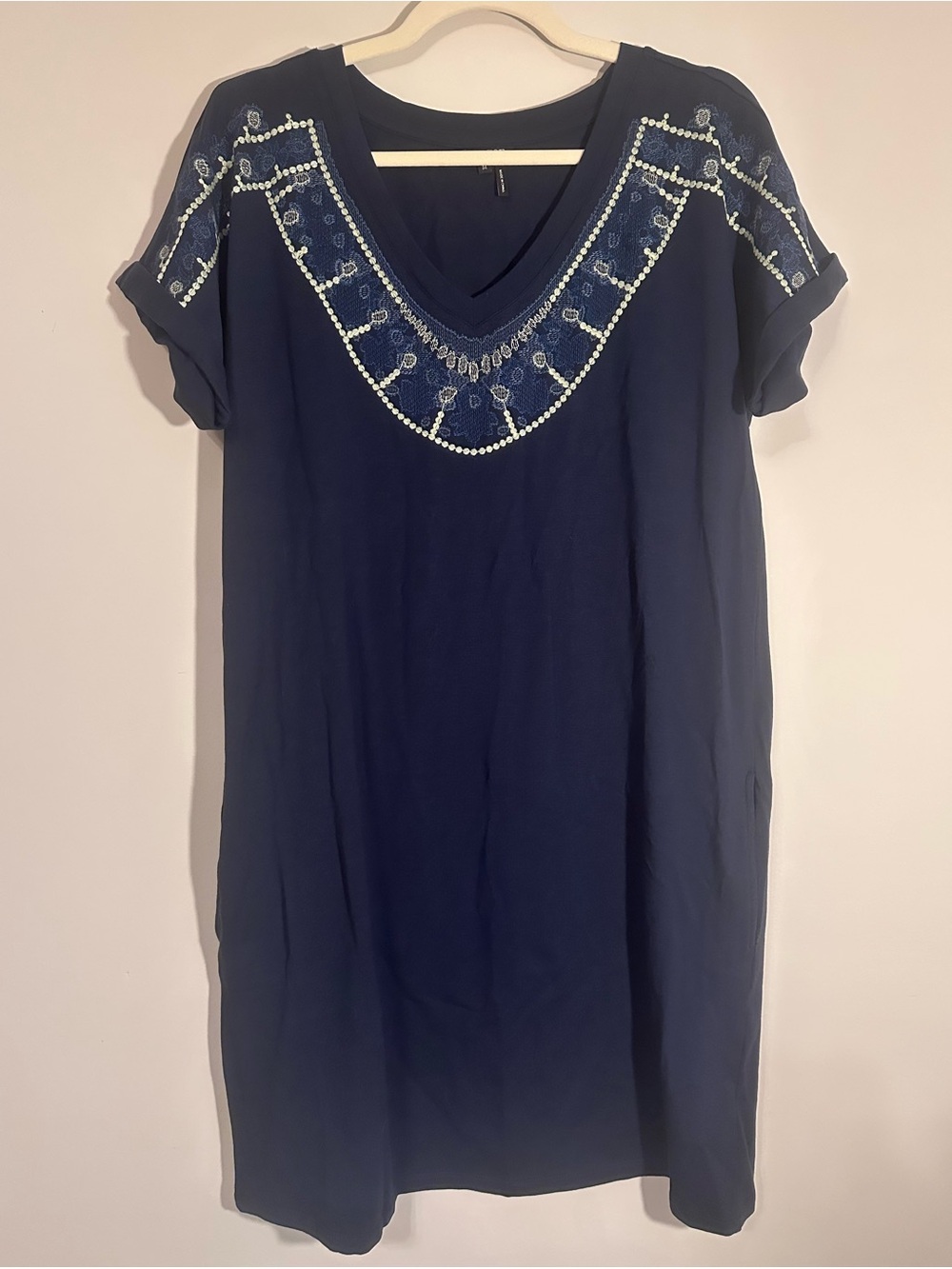 NIC+ZOE Navy V-Neck Embroidered Shift Dress Size M with Pockets Teacher Summer
